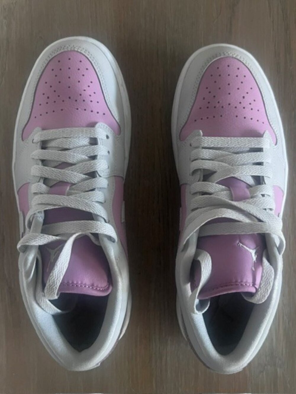 WOMEN'S AIR JORDAN 1 LOW  ORCHID WHITE NEUTRAL GREY SIZE 9